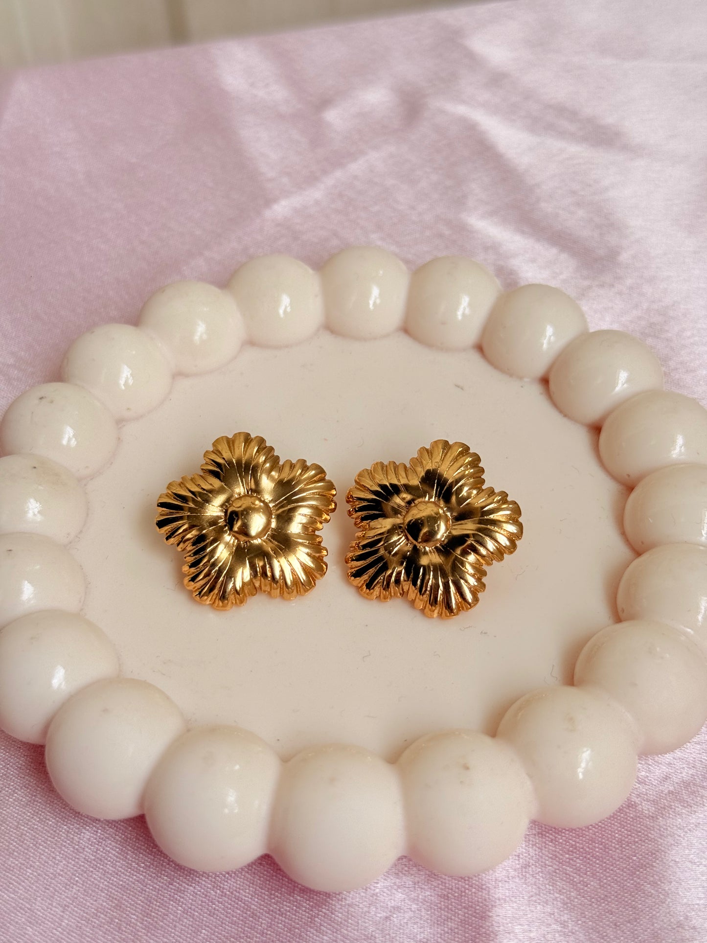 flower stud earrings