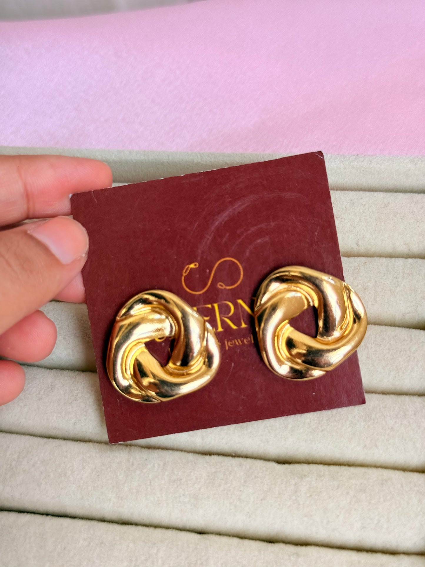 Knot stud earrings