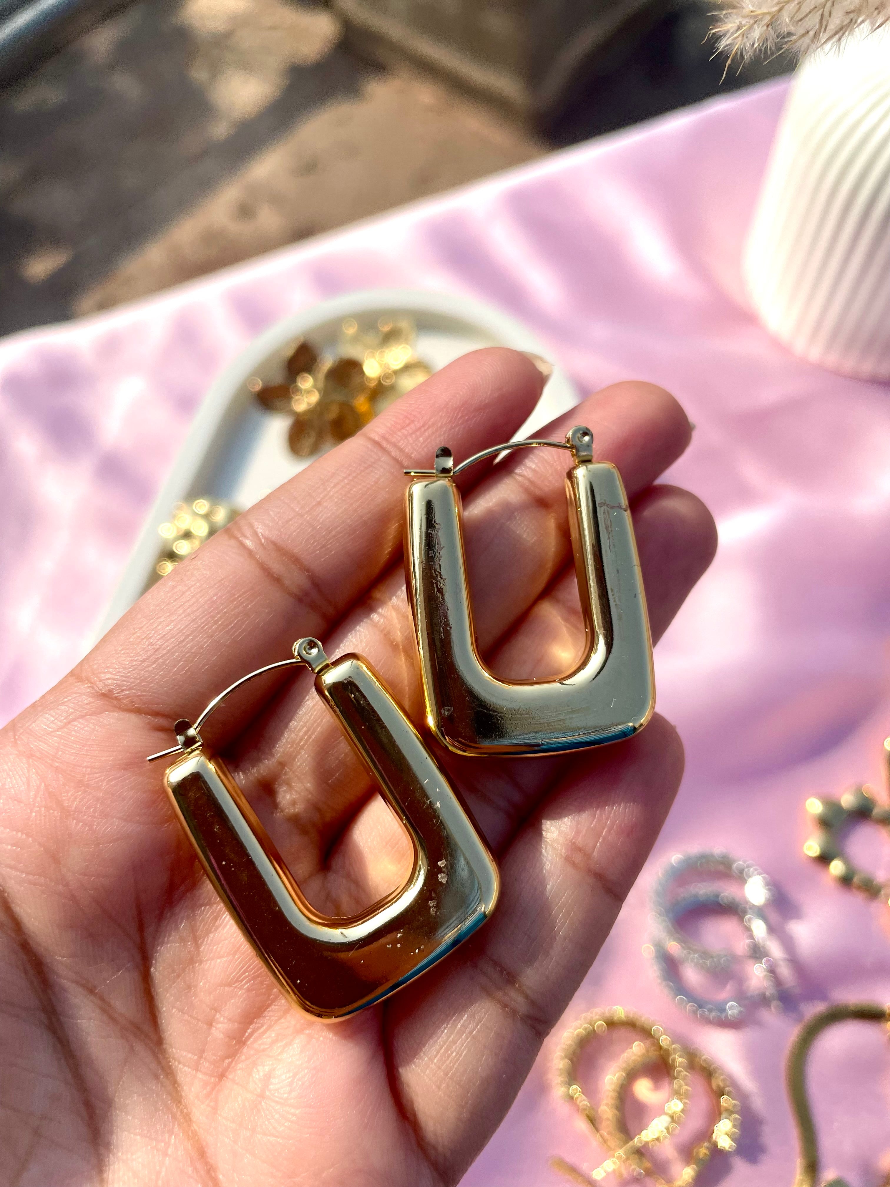 Plane U shaped hoops