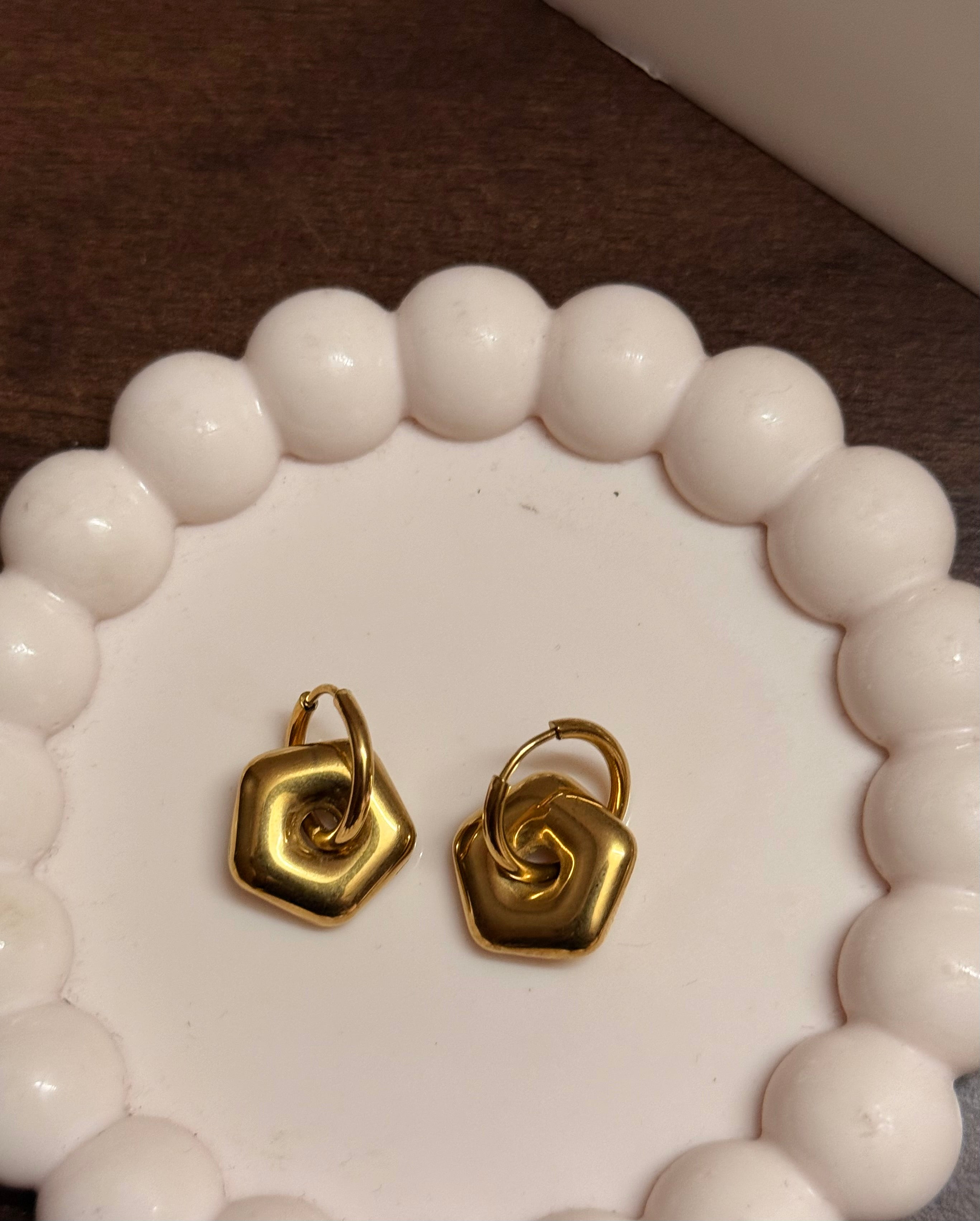 Nila hoops