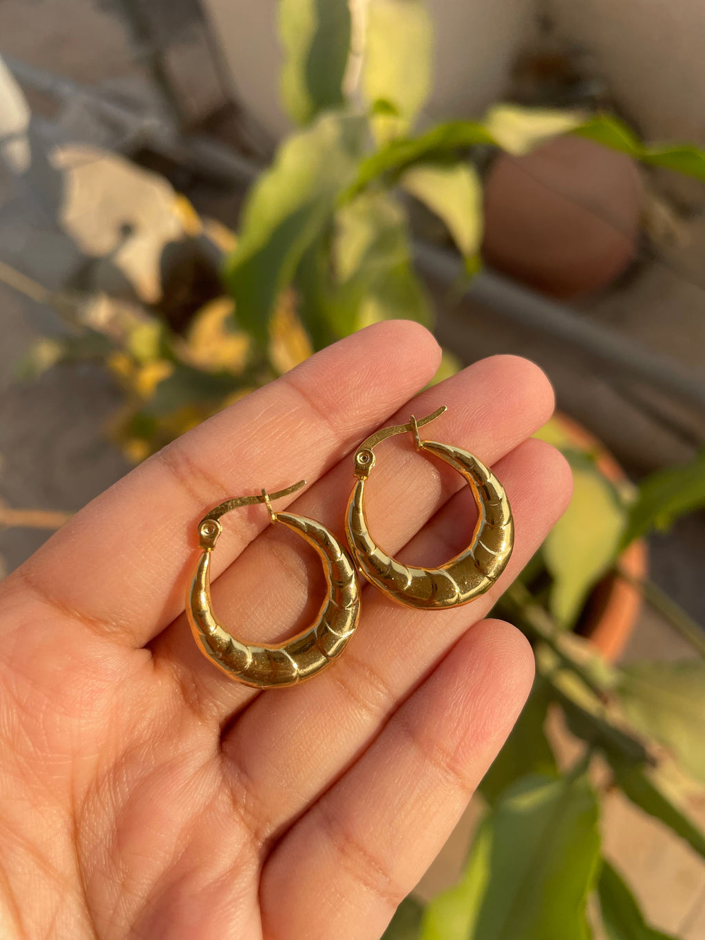 Wave round hoops