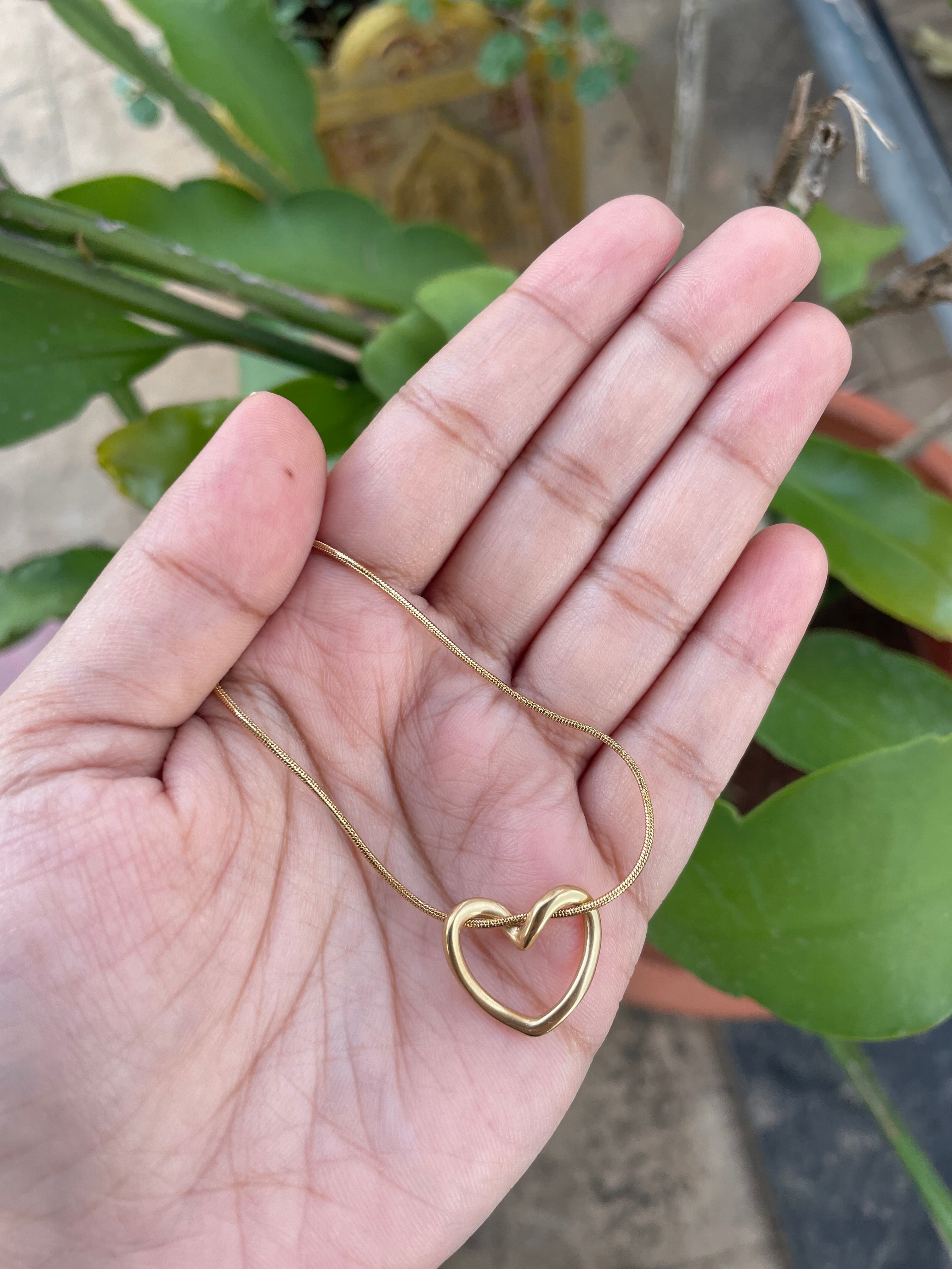 Knot heart chain