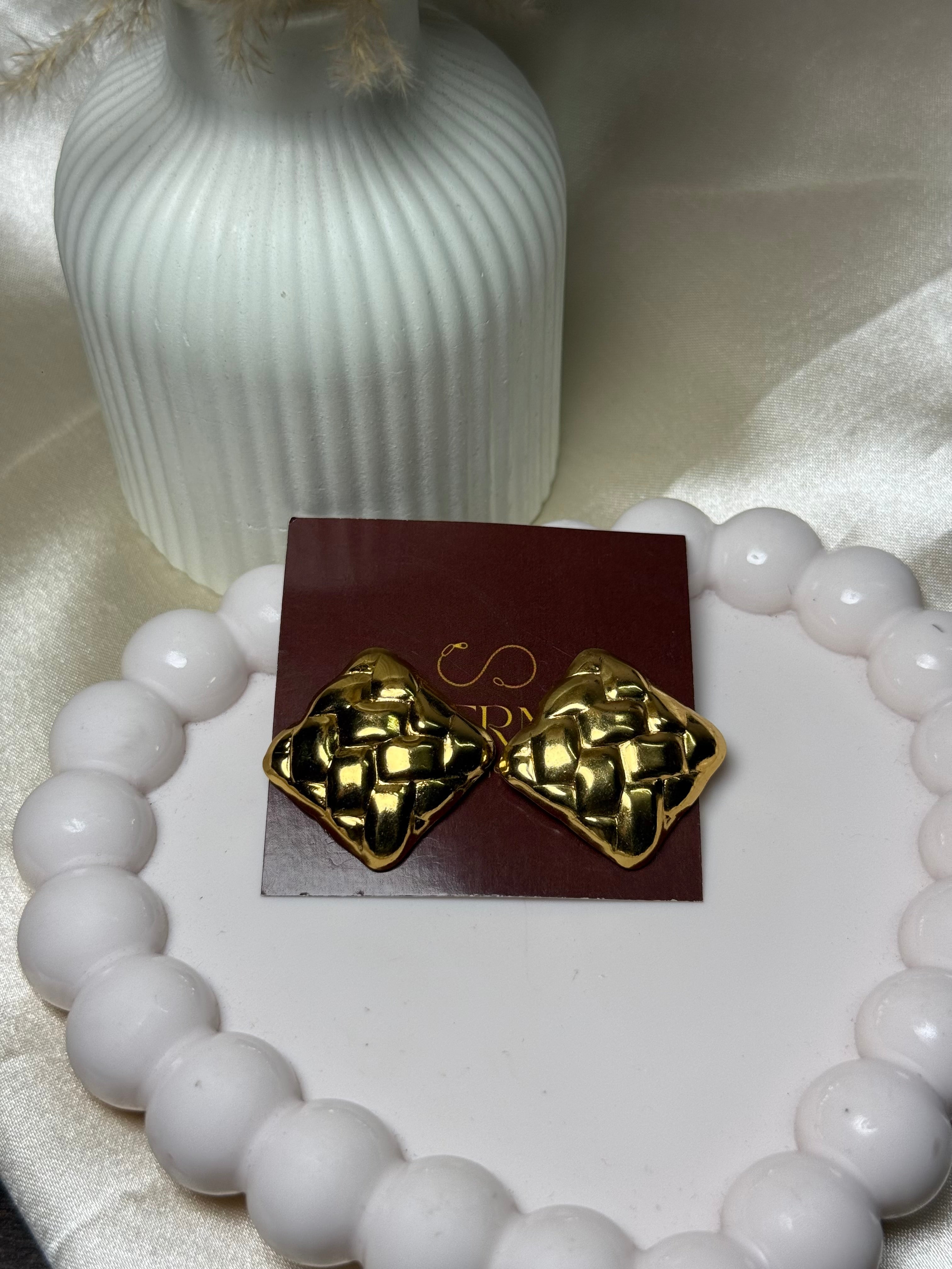 Verona weave studs