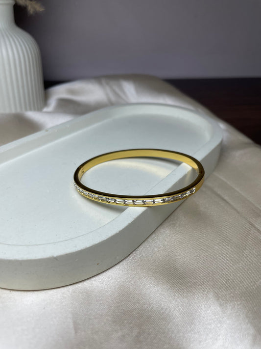 Elegant anti tarnish bracelet modern everyday wear