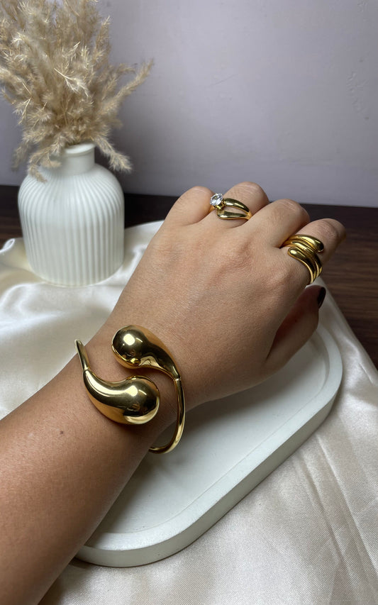 Minimal anti tarnish bracelet elegant everyday styling