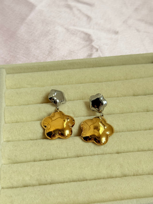 Clover drop earrings