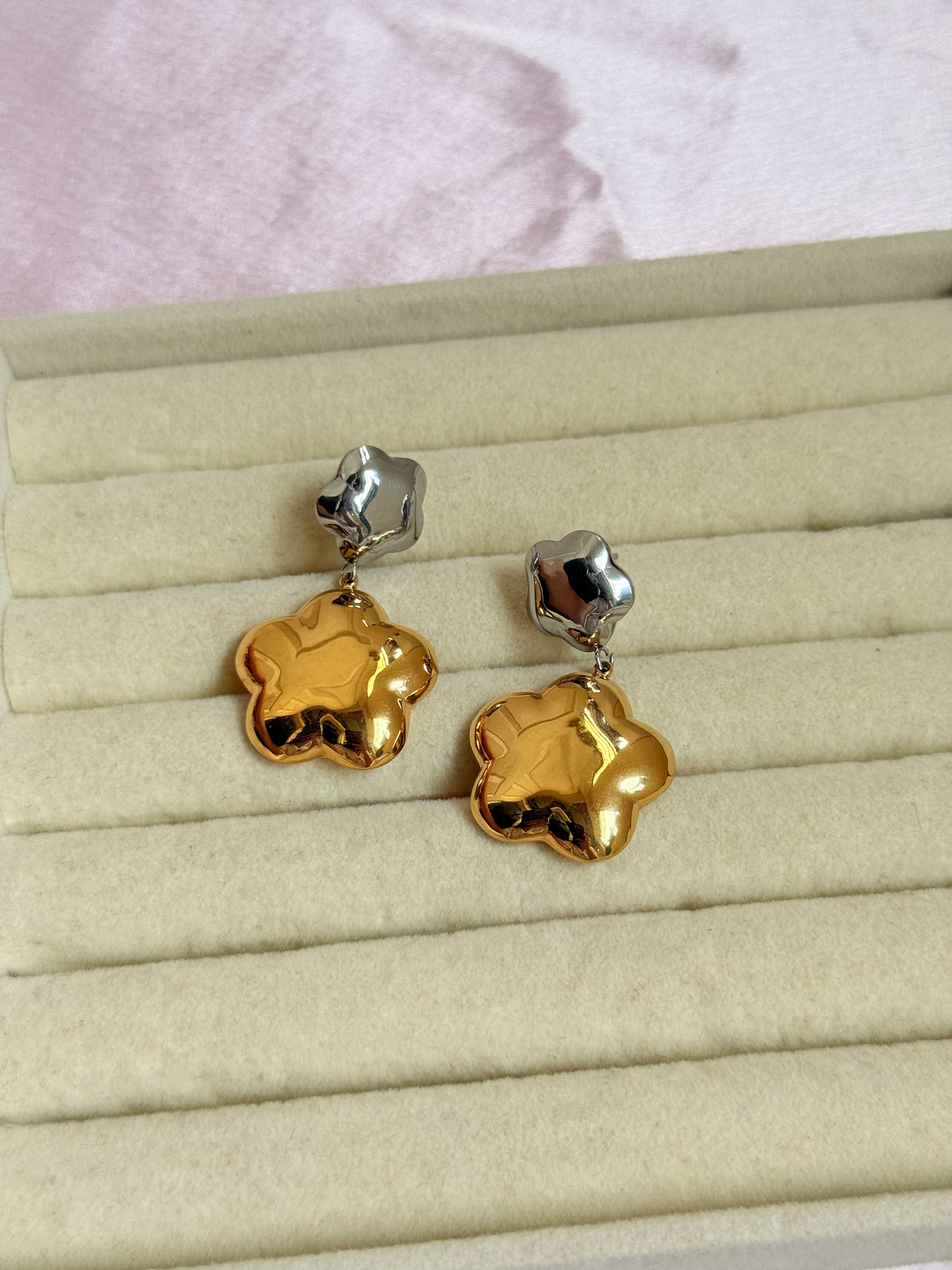 Clover drop earrings