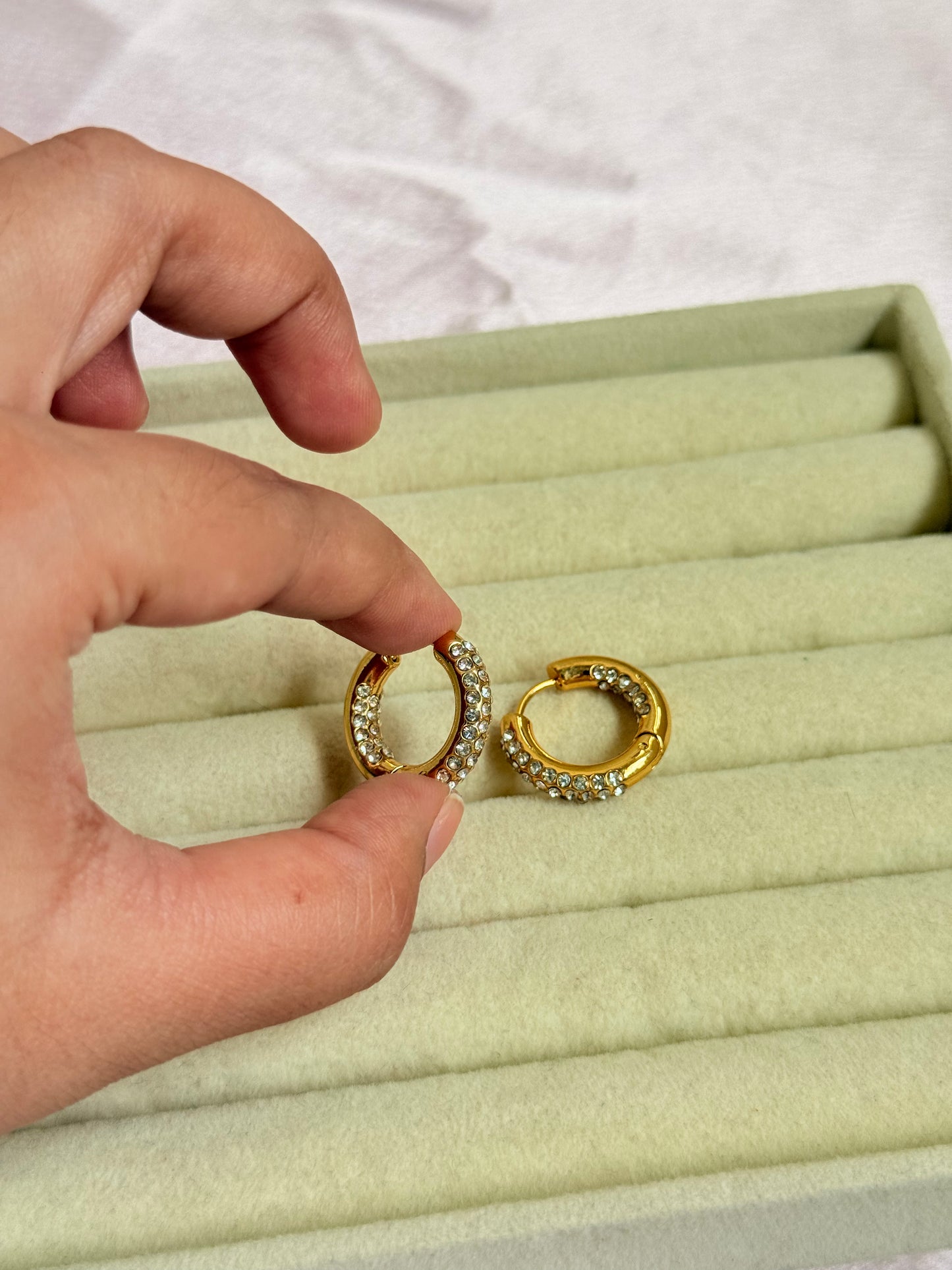 Dainty circle hoops