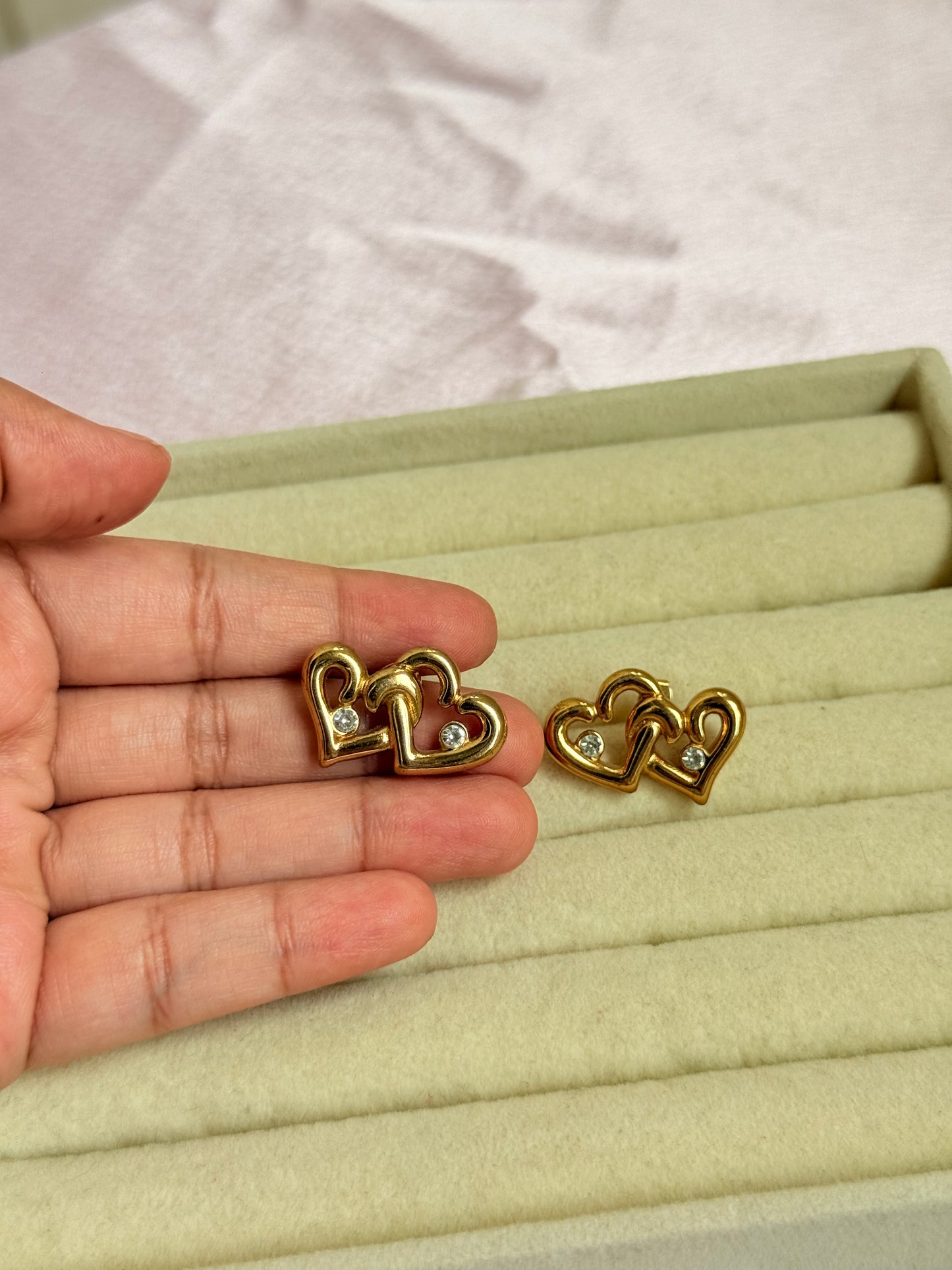 Dual heart studs