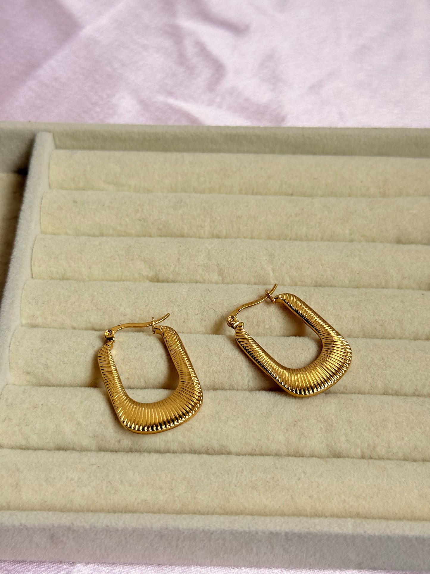 Elara hoops