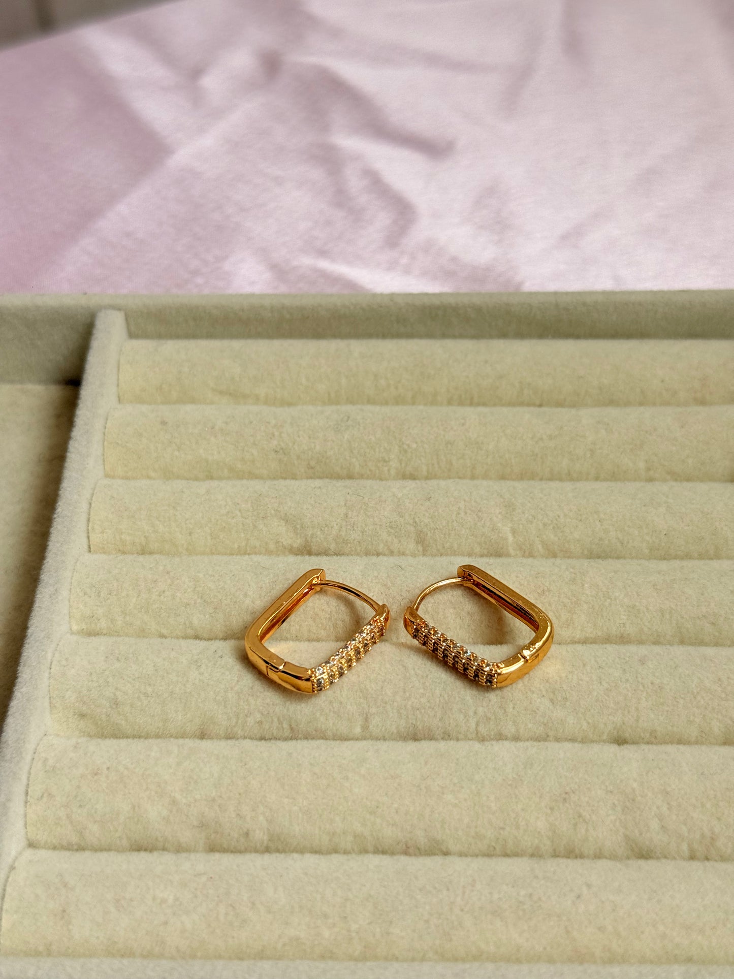 Ella hoops
