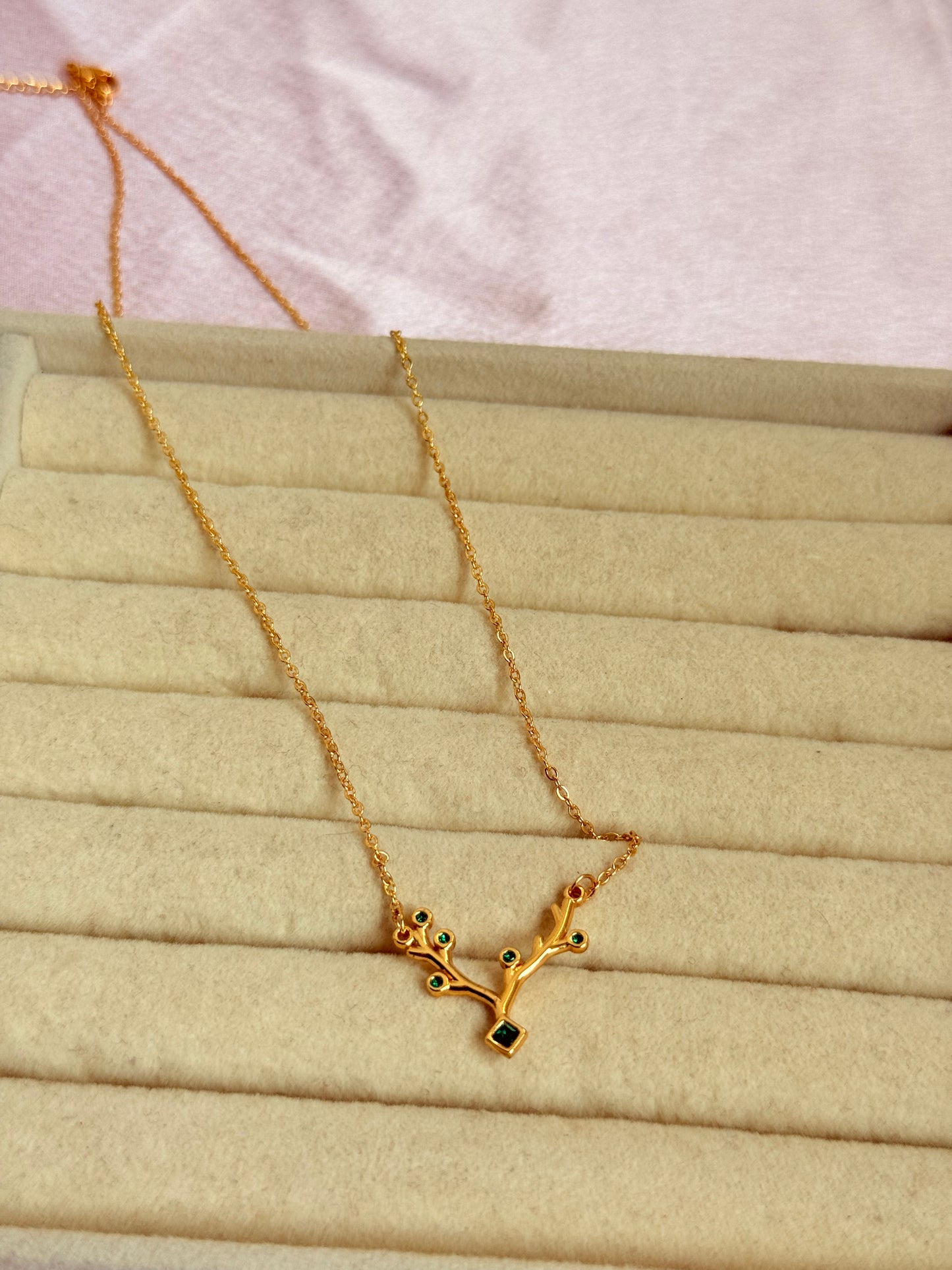 Emera Necklace