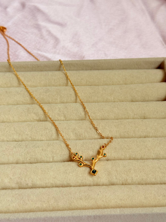 Emera Necklace