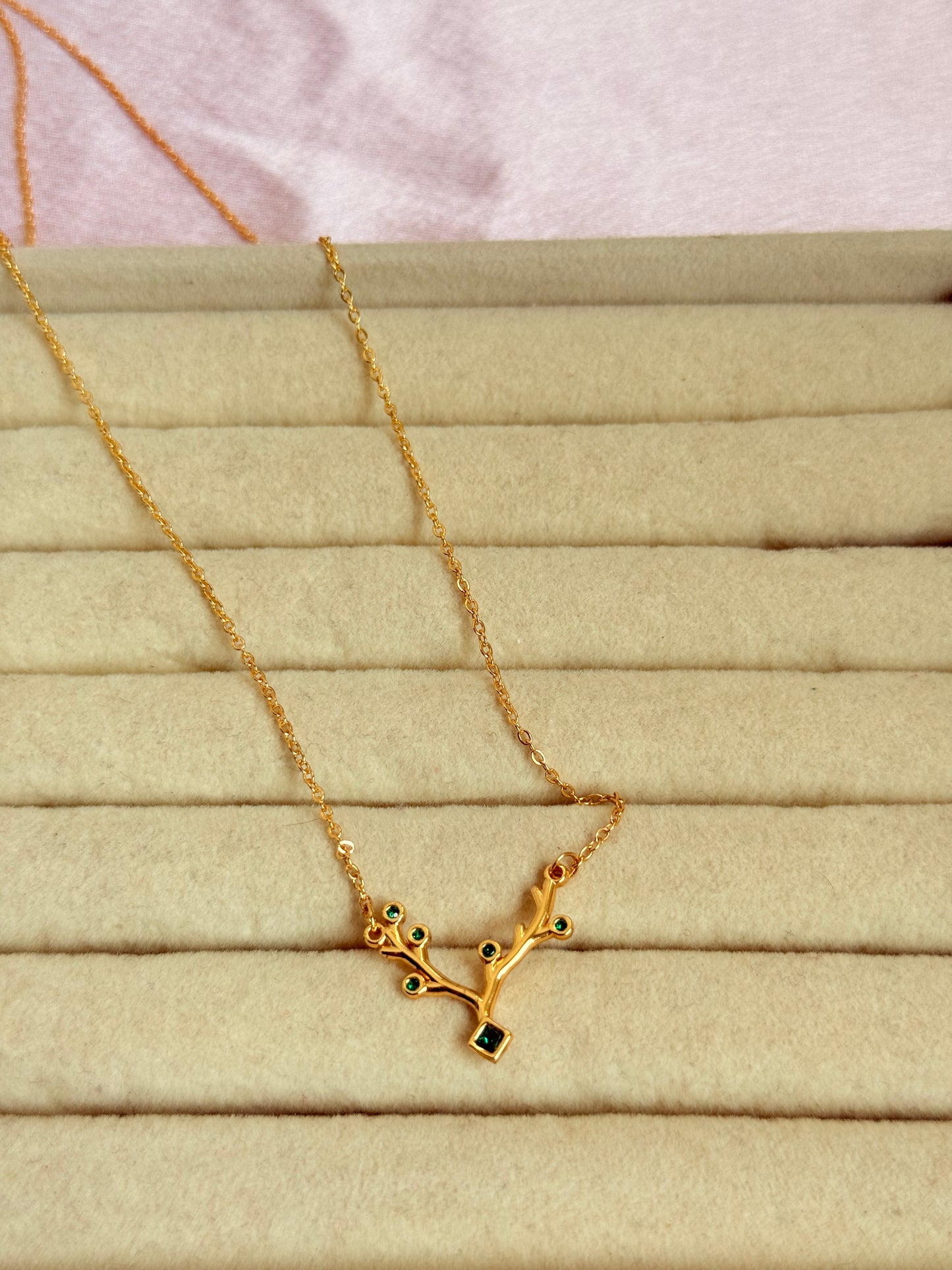 Emera Necklace