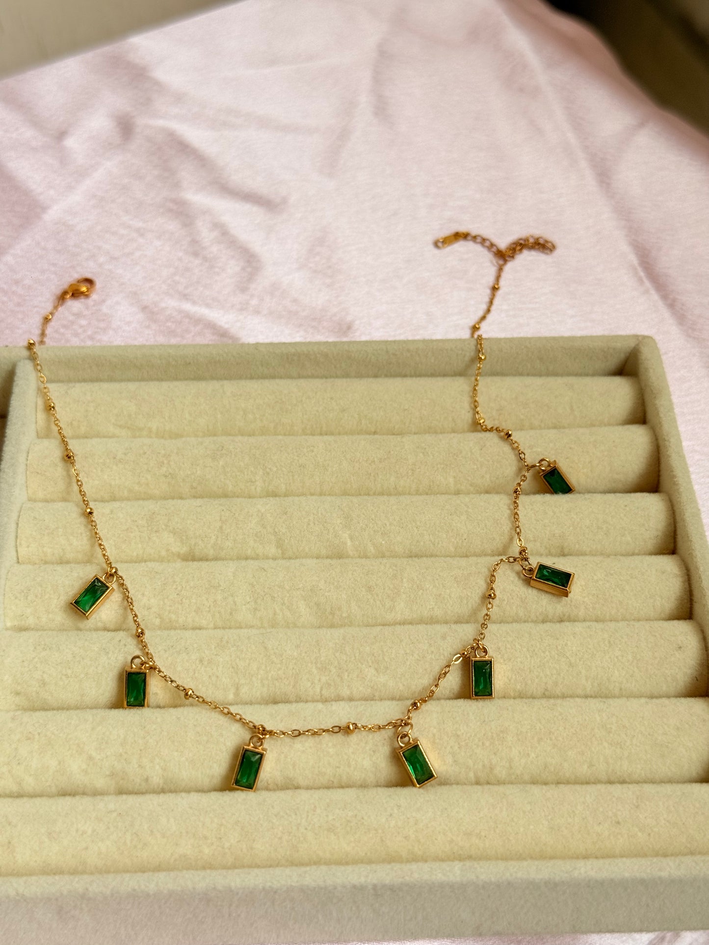Emerald Rounded Necklace