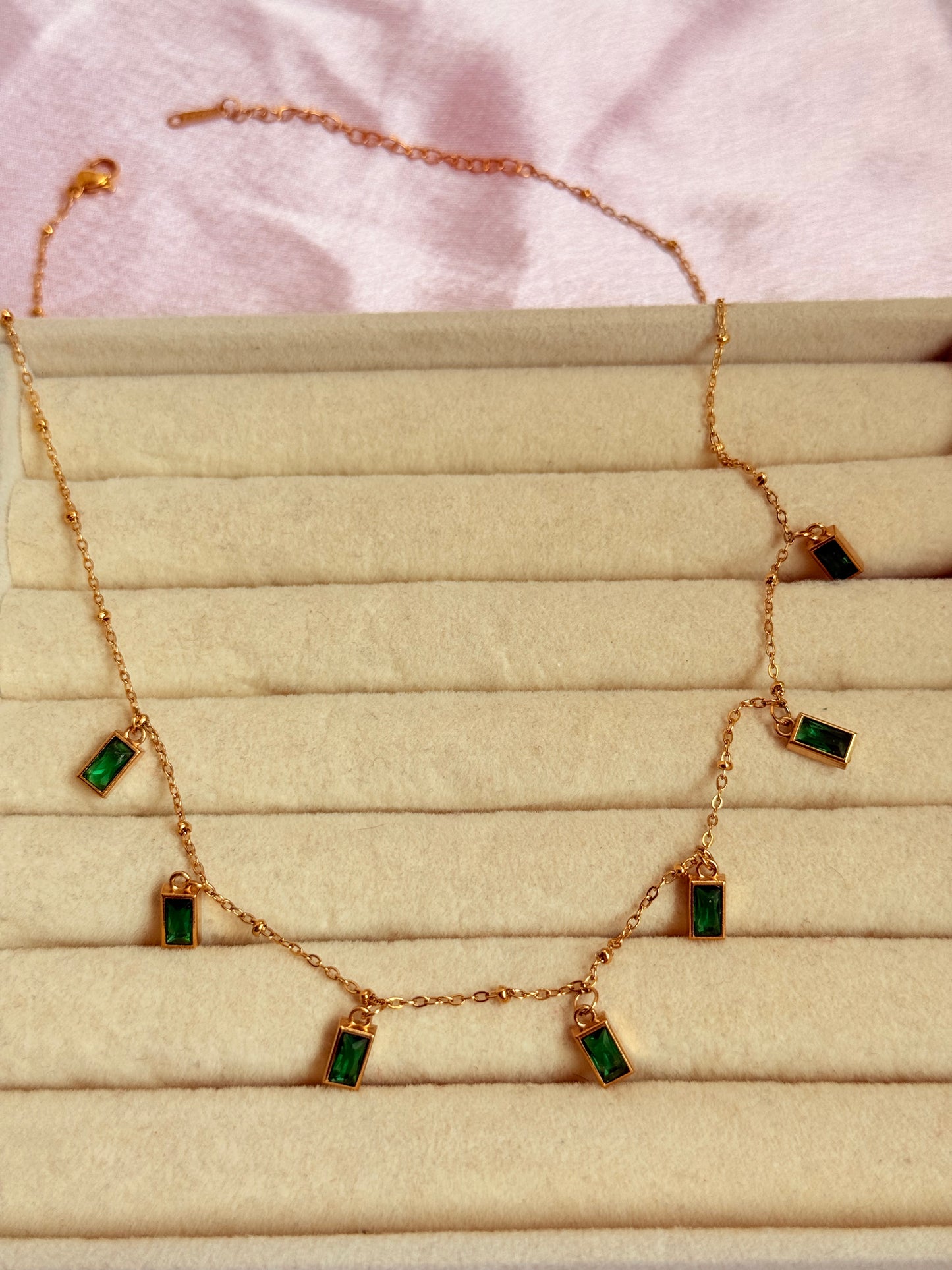 Emerald Rounded Necklace