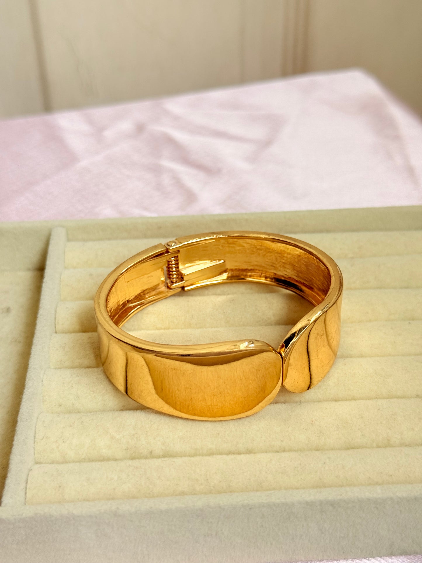 Eve Cuff
