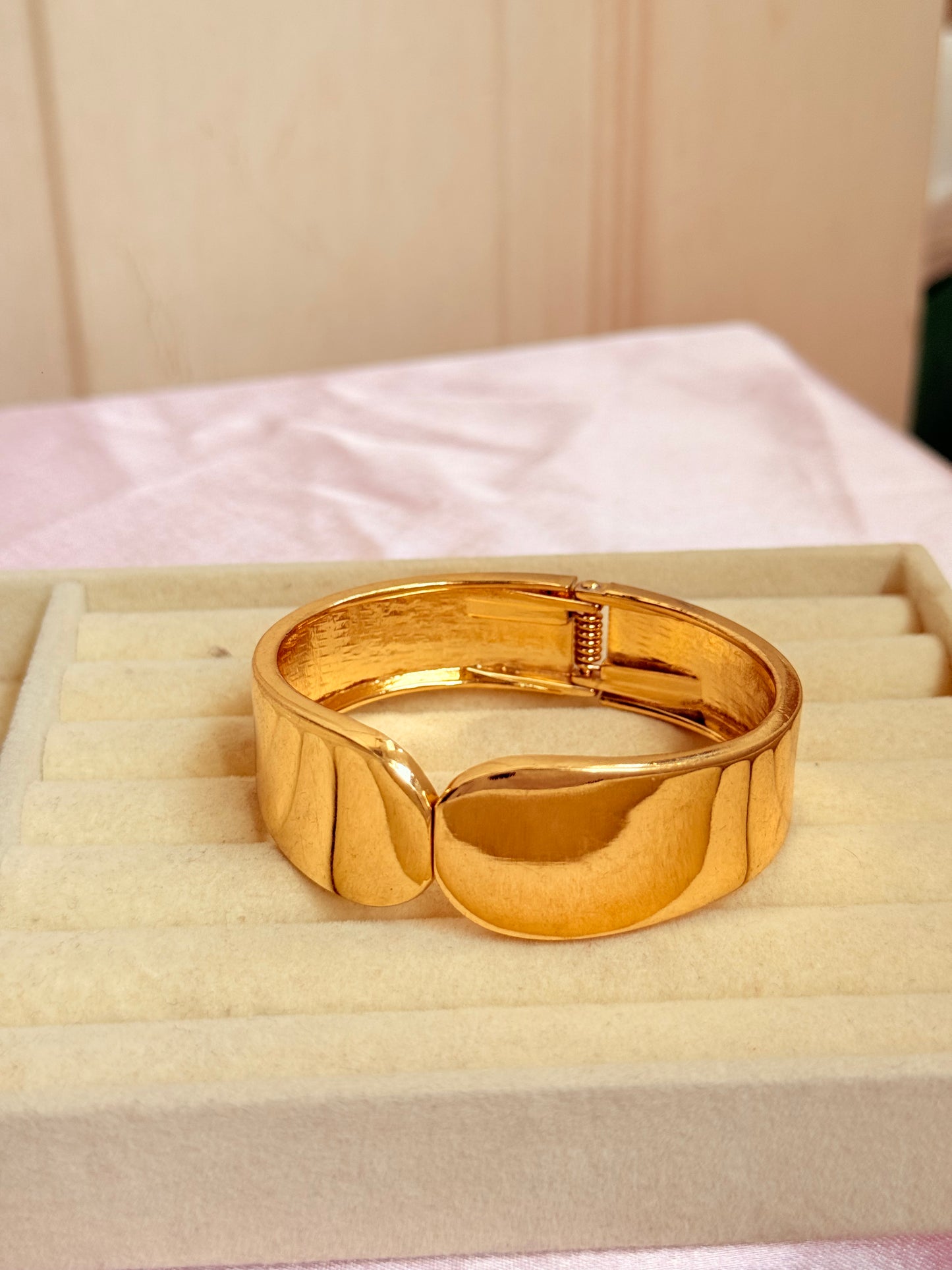 Eve Cuff