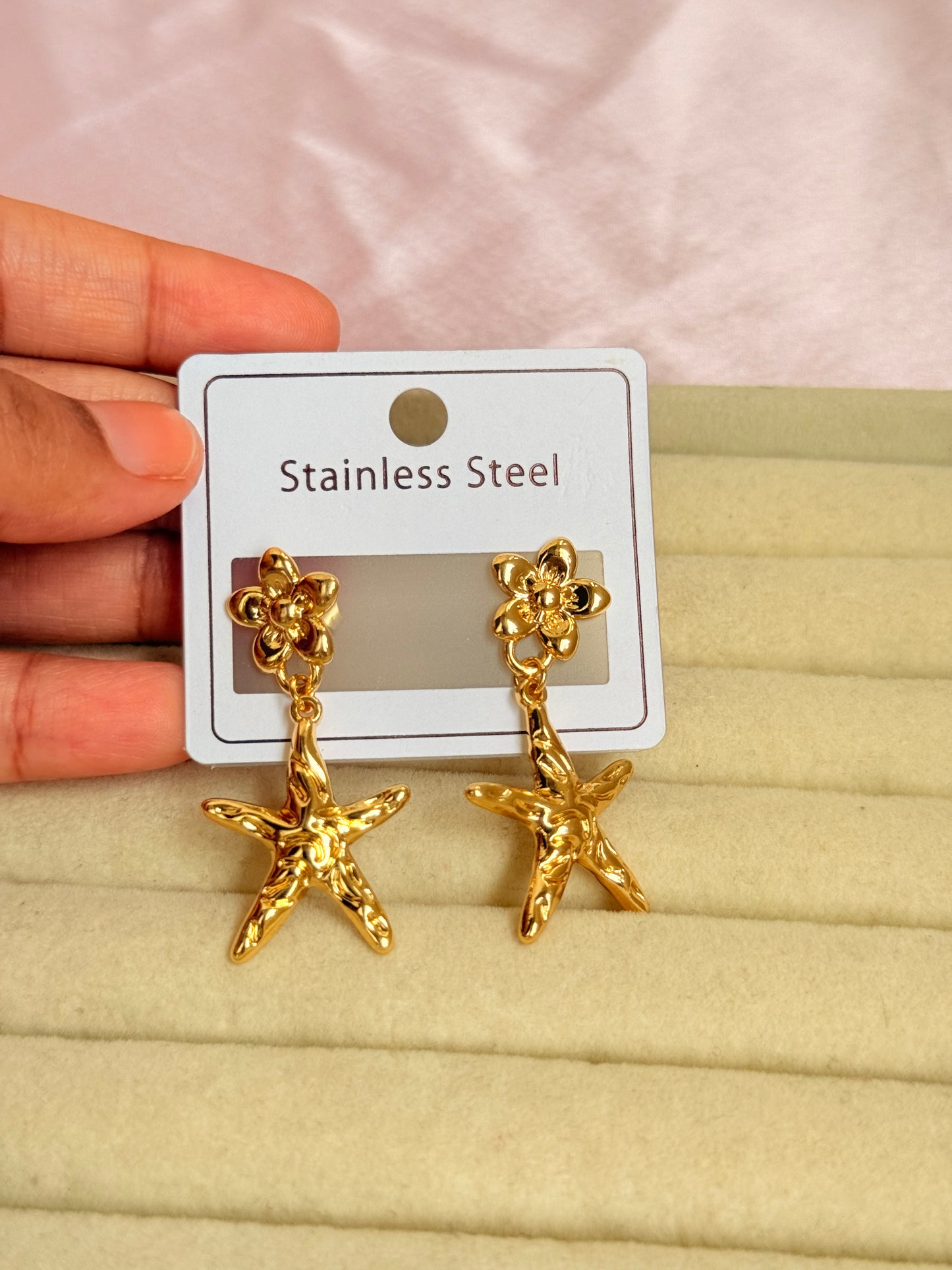 Flower starfish drop earrings