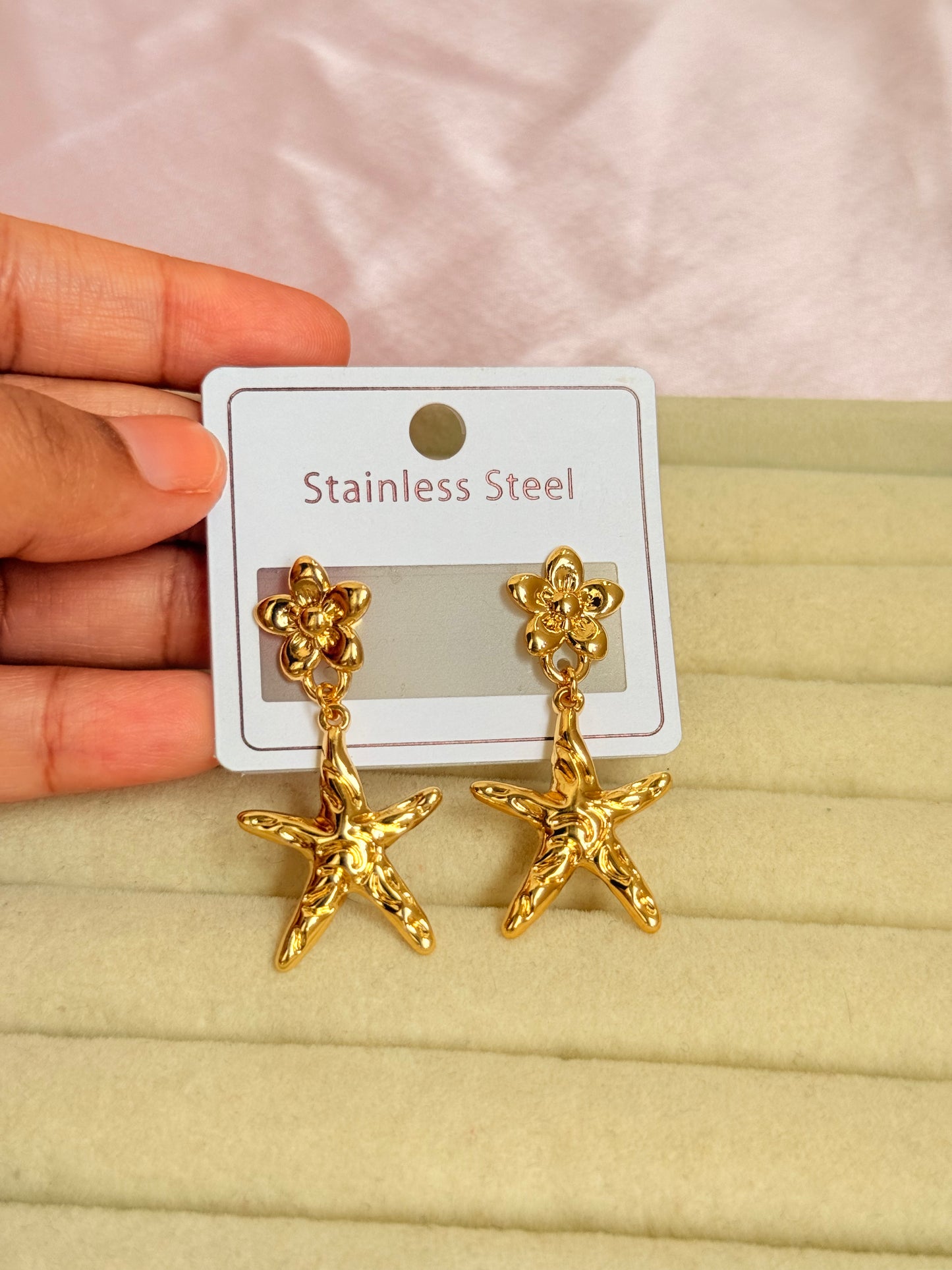 Flower starfish drop earrings