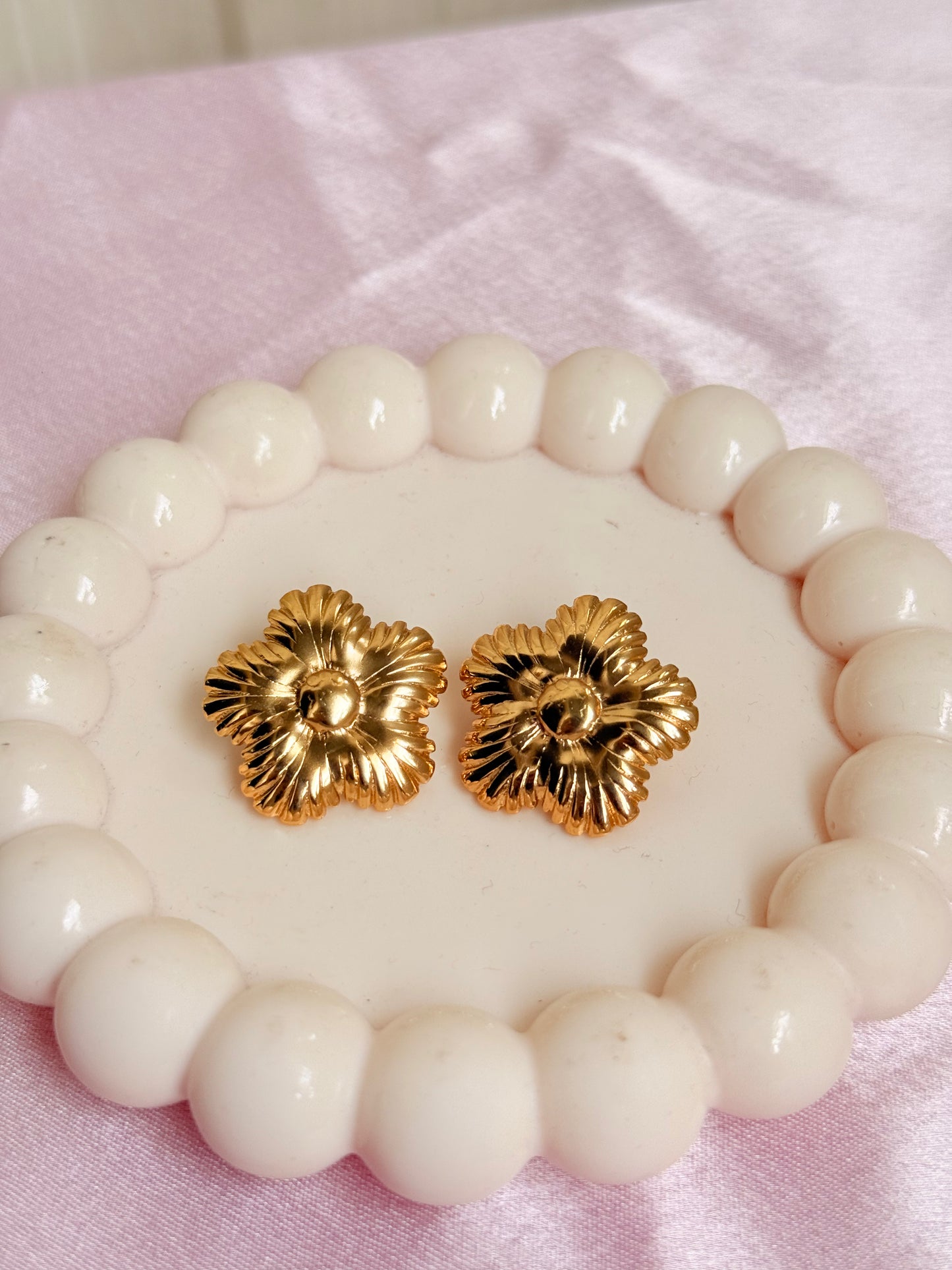 flower stud earrings
