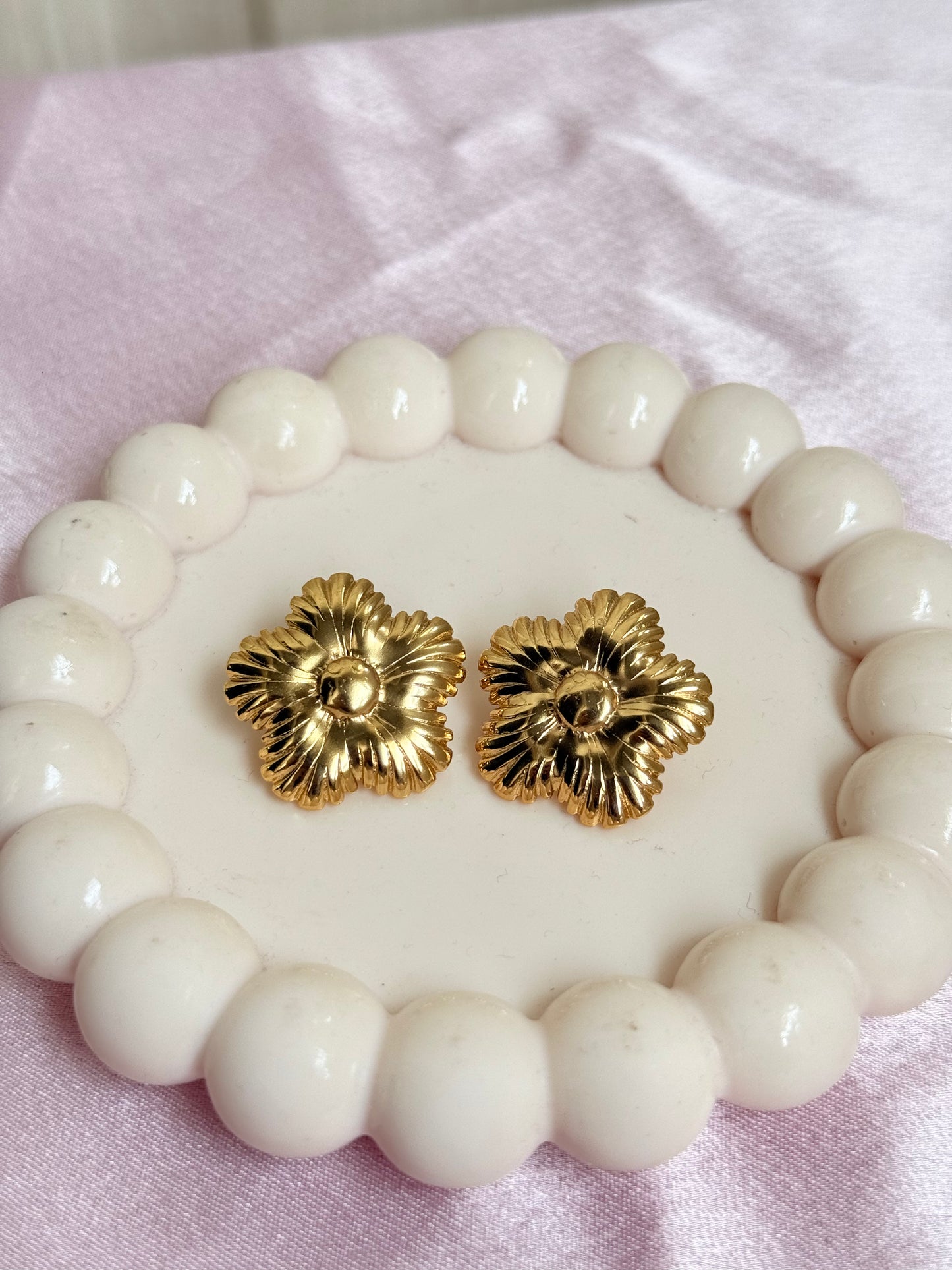 flower stud earrings