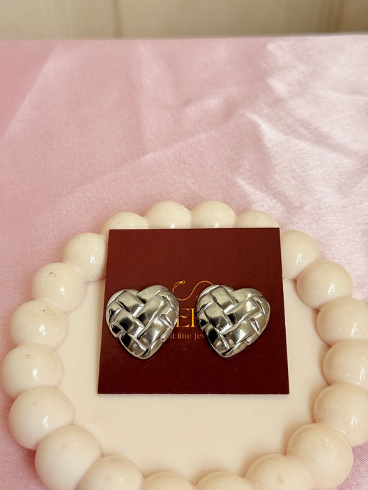 Heart knotted silver earrings