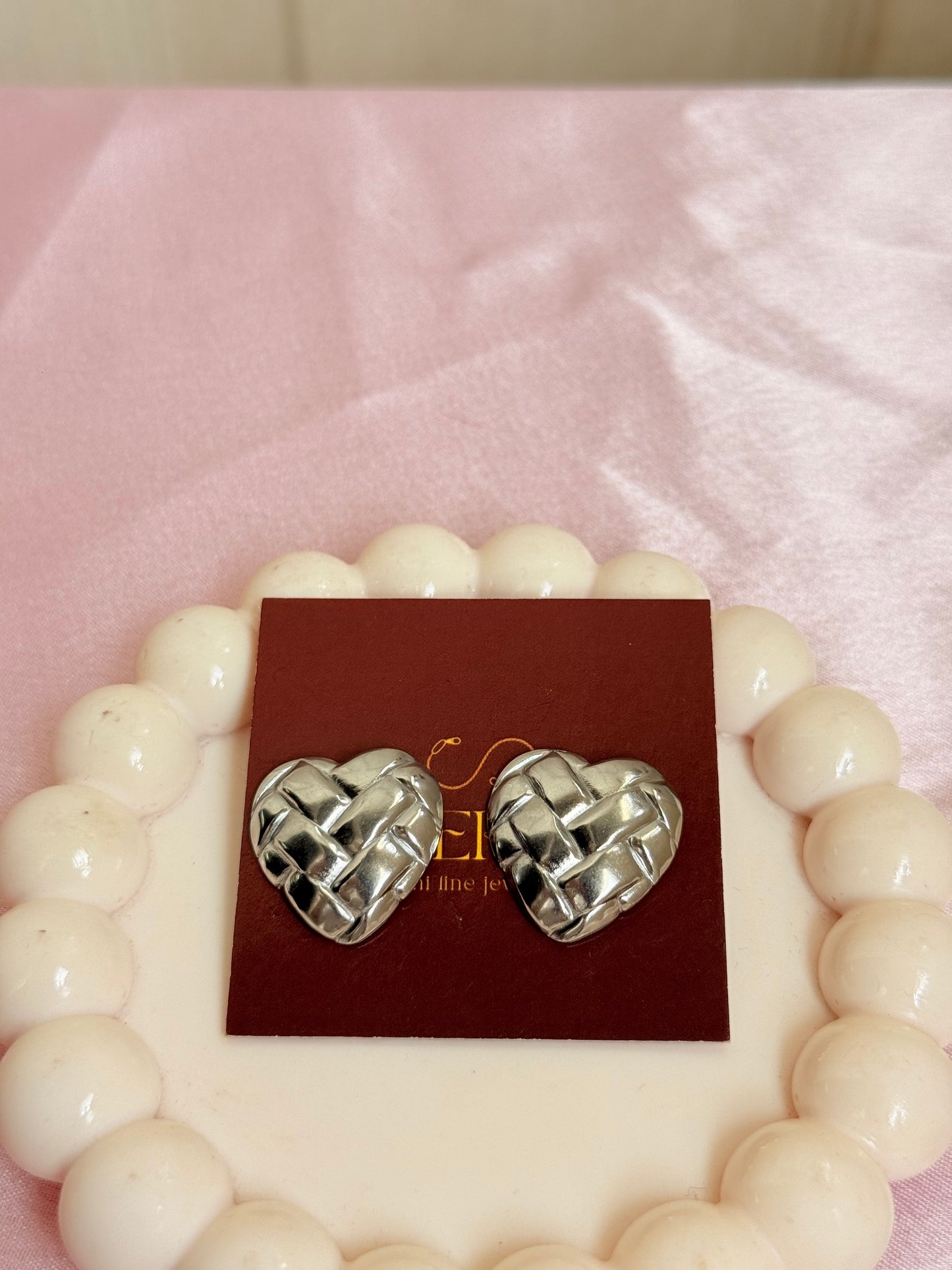 Heart knotted silver earrings