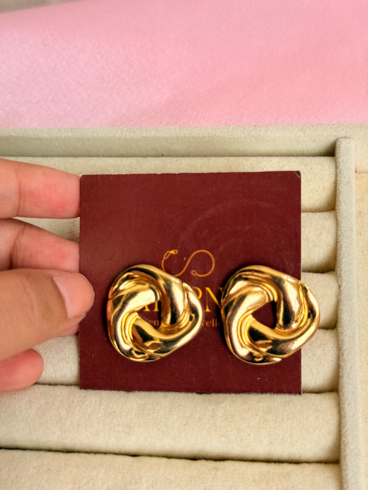 Knot stud earrings