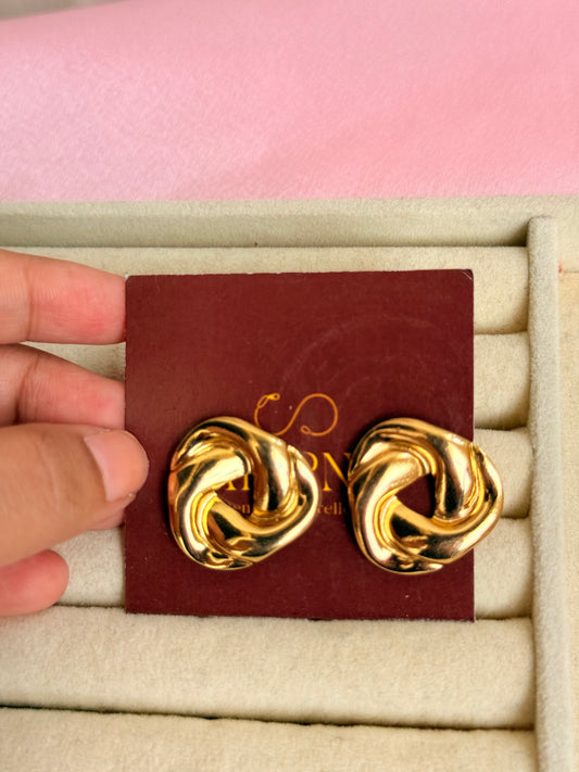 Knot stud earrings