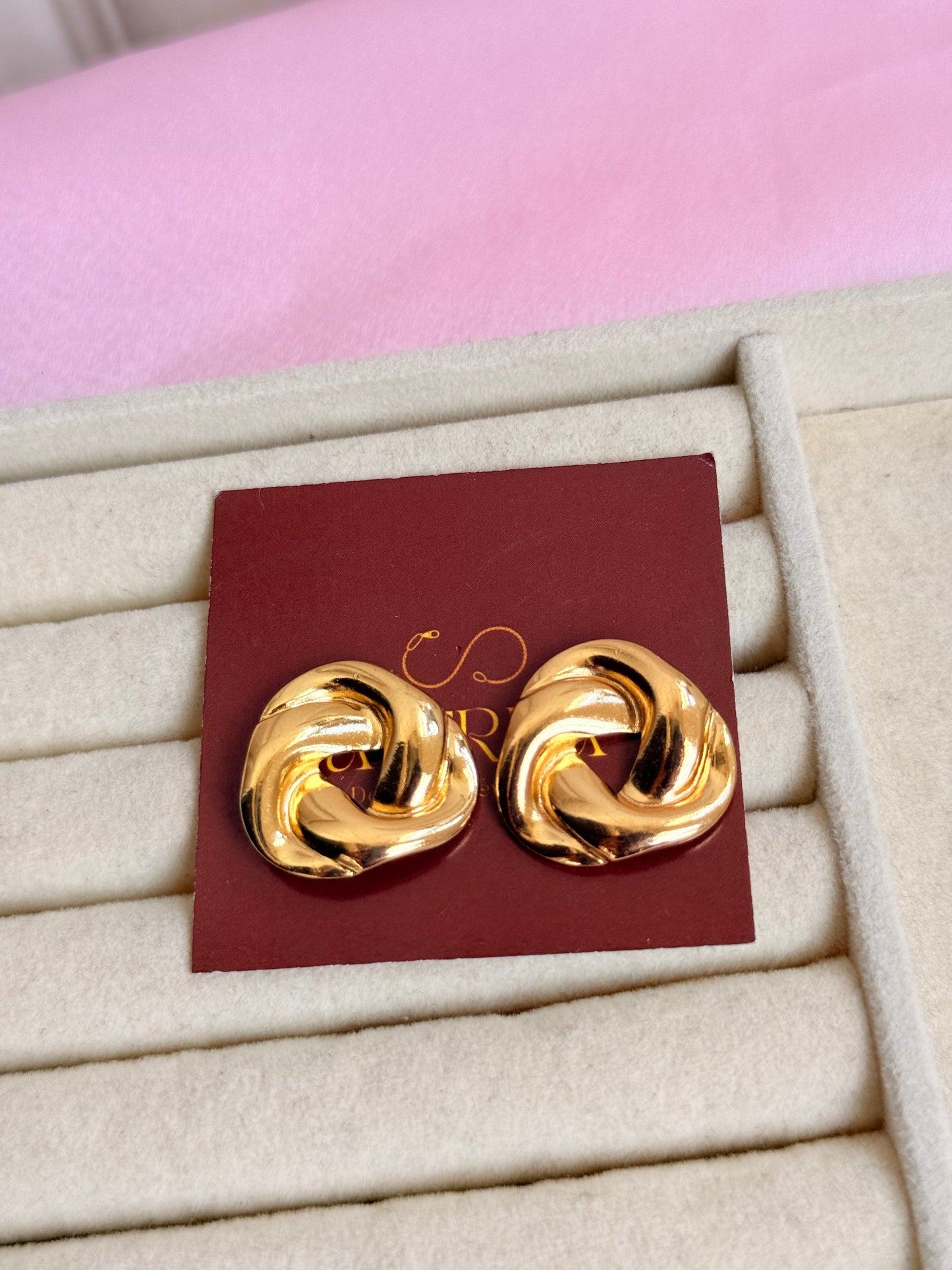 Knot stud earrings