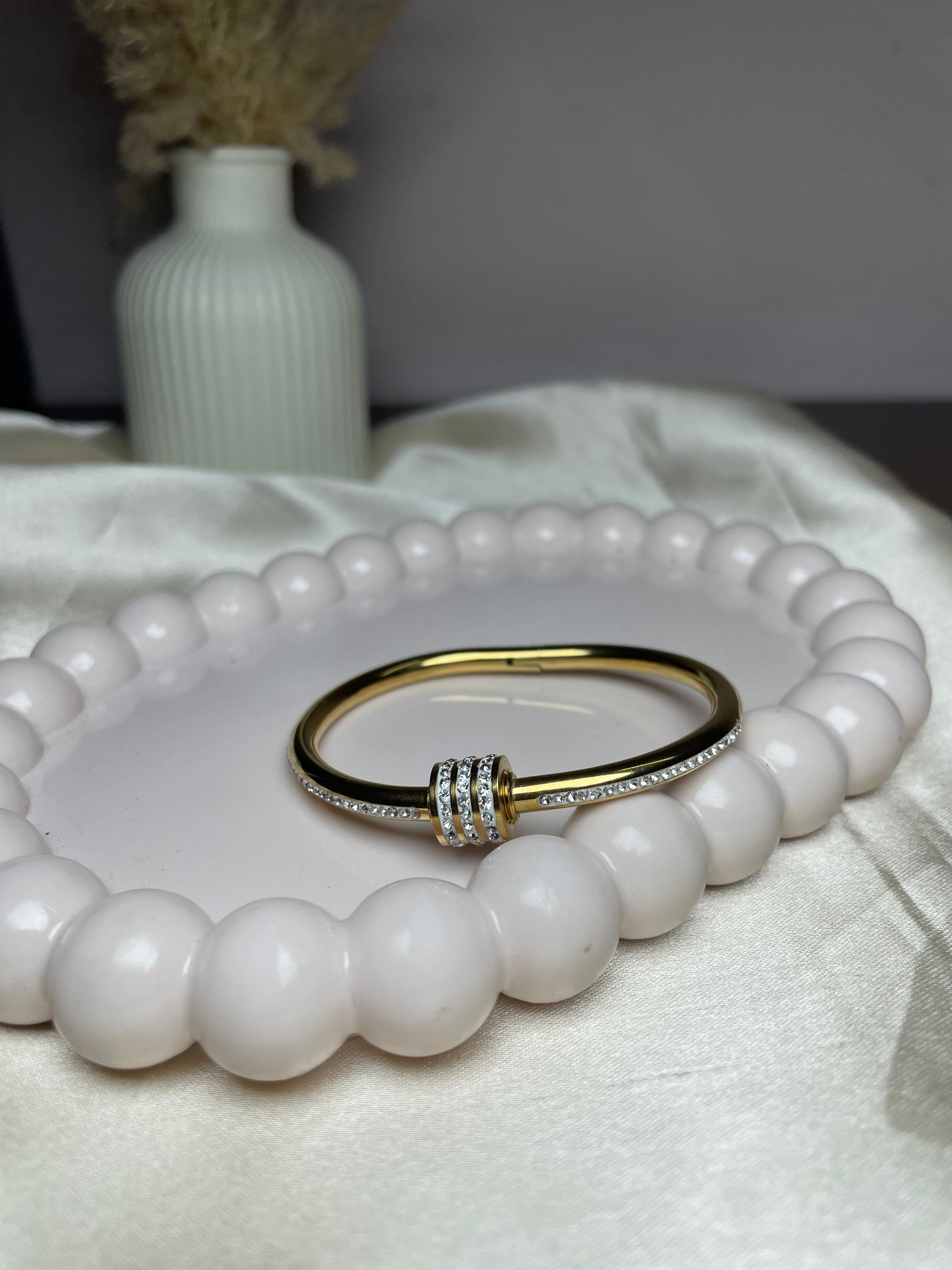 Chic anti tarnish bracelet modern everyday look