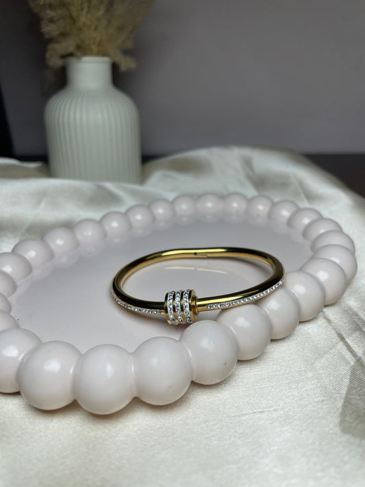 Chic anti tarnish bracelet modern everyday look