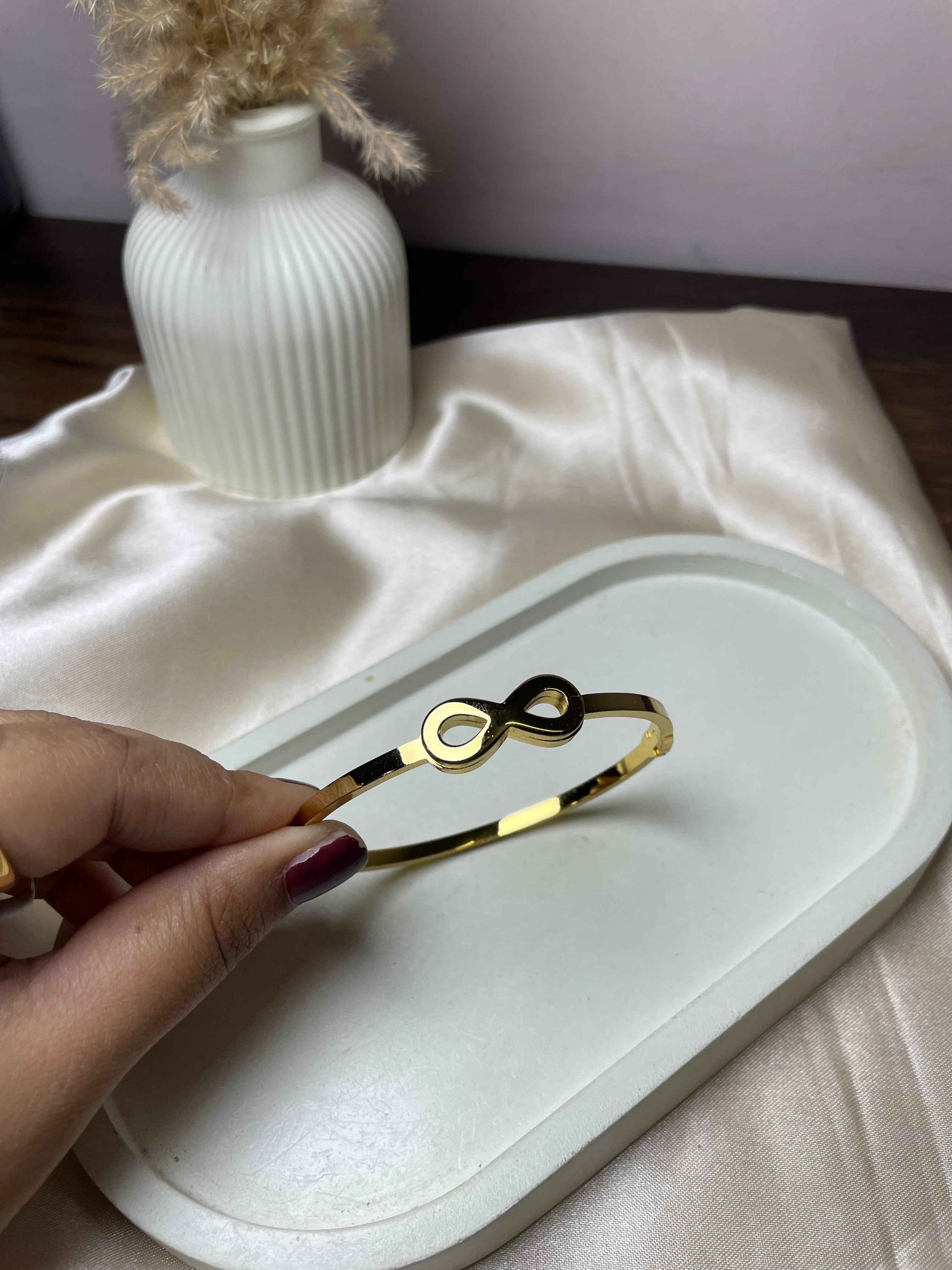 Infinity anti tarnish bracelet minimal everyday wear